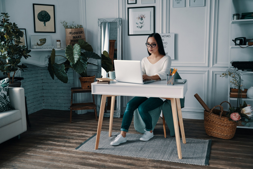 Lucratul de acasă: Cum să-ți optimizezi spațiul de lucru