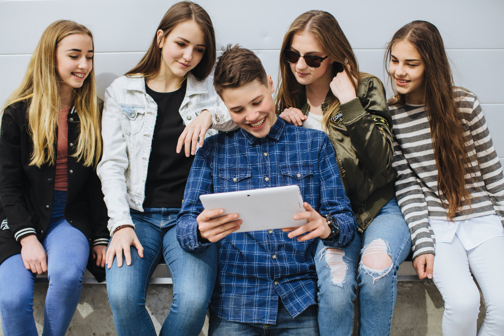 Adolescenți și tehnologie: Ecranul responsabil
