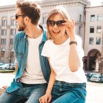 Cum să alegi o pereche de ochelari de soare care să-ți completeze stilul