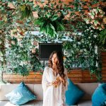 Cum transformi un balcon în grădină suspendată