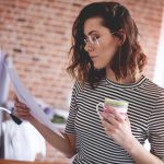 Cum să fii un consumator responsabil într-o lume plină de fast-fashion